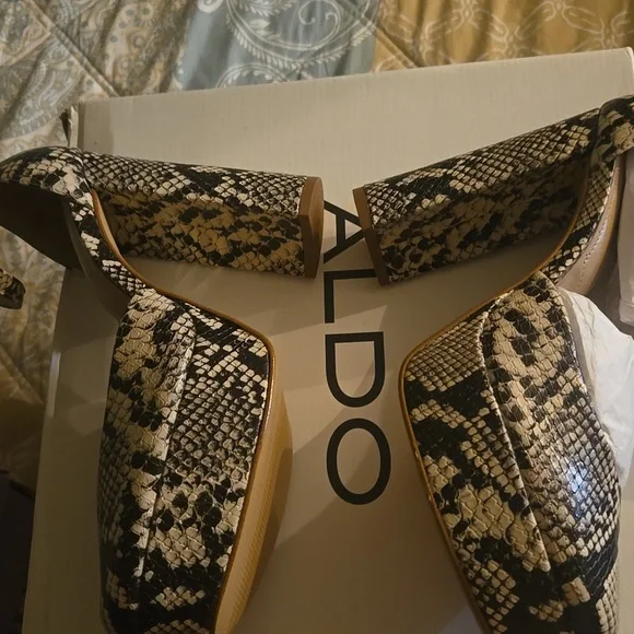 Elegant IGINLA Aldo Snakeskin Platform Heels - Picture 4 of 6